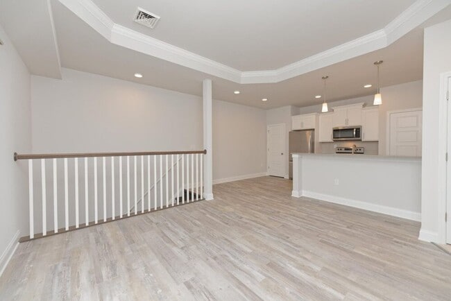 Building Photo - 202 W Creek Ln