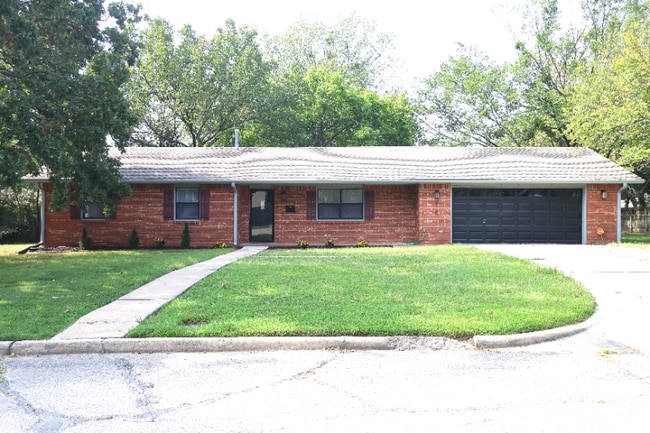 Building Photo - 610 E Peoria Ave