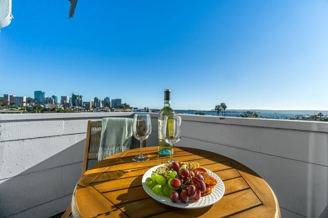 Building Photo - 2452 Union St