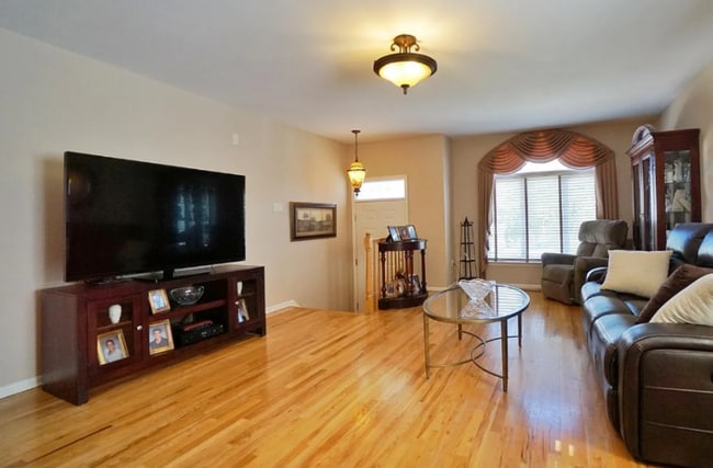 Building Photo - 21 Jumel St