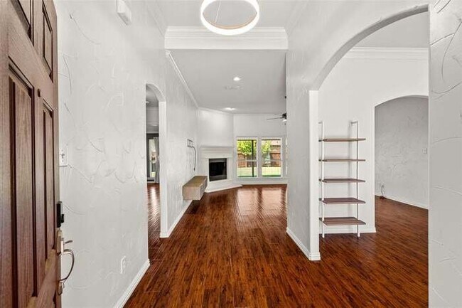 Foto del edificio - 7033 Ridge Crest Dr