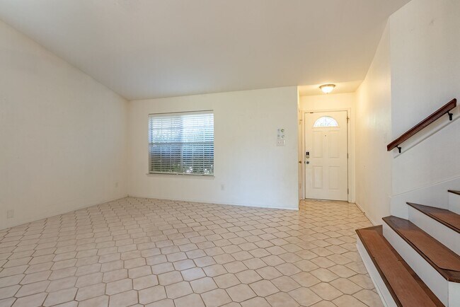 Foto del edificio - Experience Comfort, Character, and Convenience in This Beautifully Appointed South Austin Home!