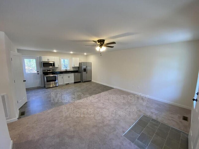 Building Photo - 203 Woodmount Dr
