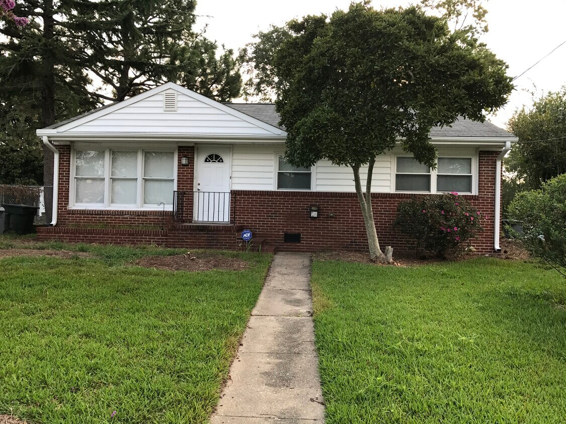 Foto del edificio - 24 Lynnhaven Dr