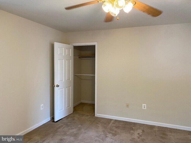 Foto del edificio - 913 Dixon St