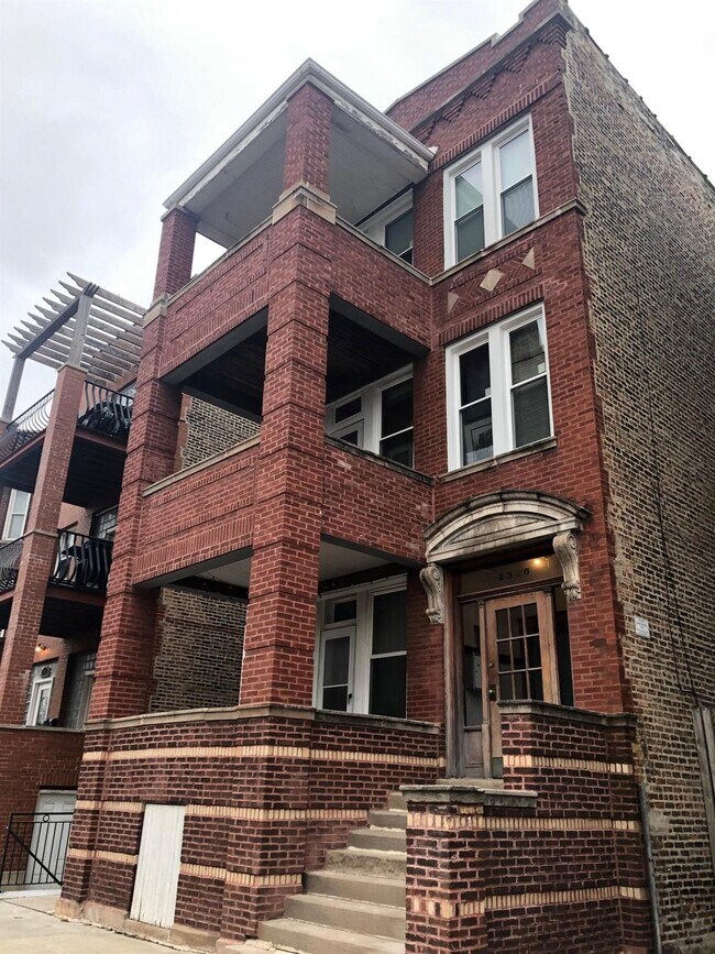 Building Photo - 2326 W Augusta Blvd