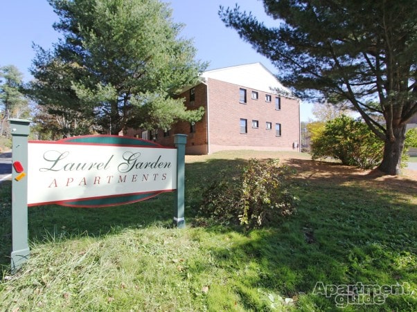Foto del edificio - 13 Laurel Ave