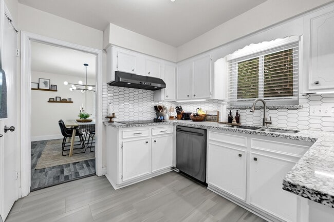 Building Photo - 25418 Tuckahoe Ln