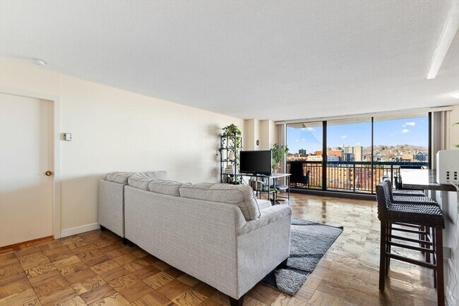 Foto del edificio - 60 Longwood Ave
