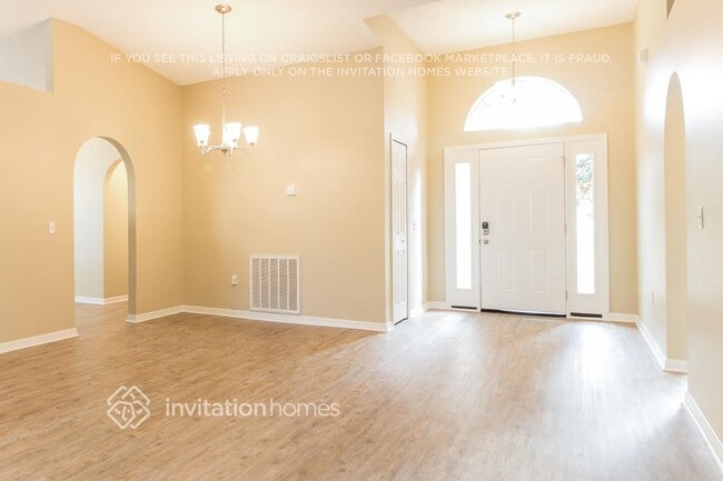 Building Photo - 1924 Corner Glen Dr