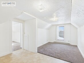 Building Photo - 631 E Davis St
