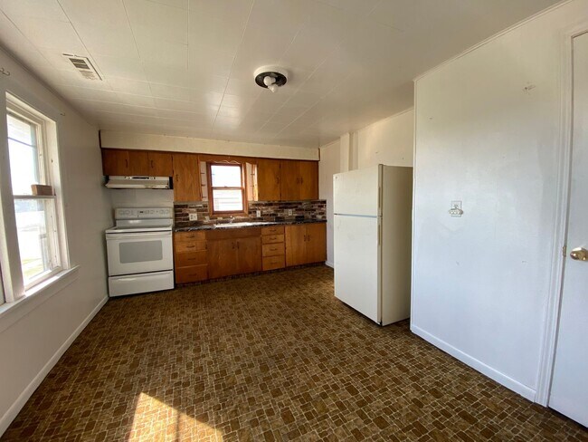 Building Photo - 222 N 10th Street/927 3rd Ave N
