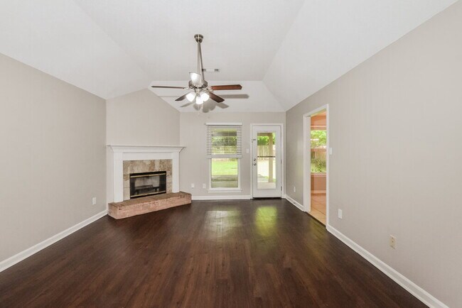 Foto del edificio - 5554 Harvey Pointe Ln