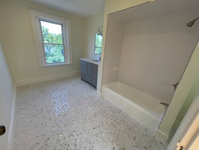 Building Photo - 1716 Beacon St