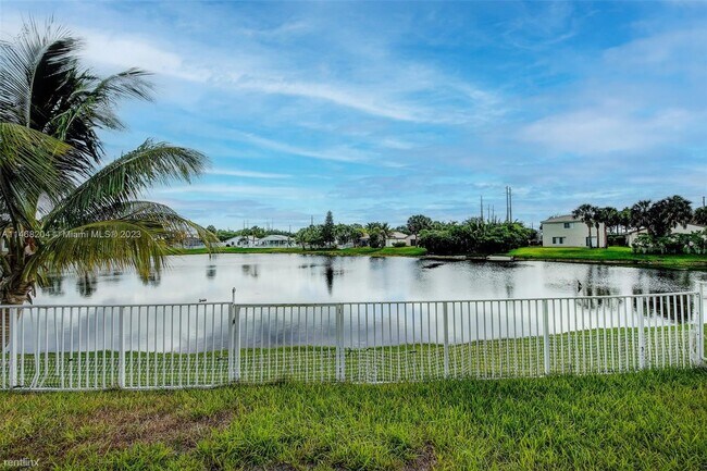 Foto del edificio - 3 br, 2 bath House - 4625 SW 125th Ln