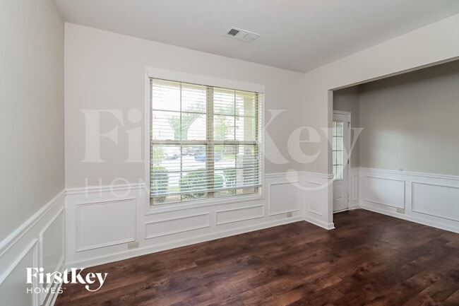 Foto del edificio - 404 Silverwood Dr