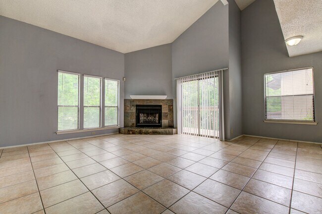Building Photo - 3558-3560 Ranch Road 2222