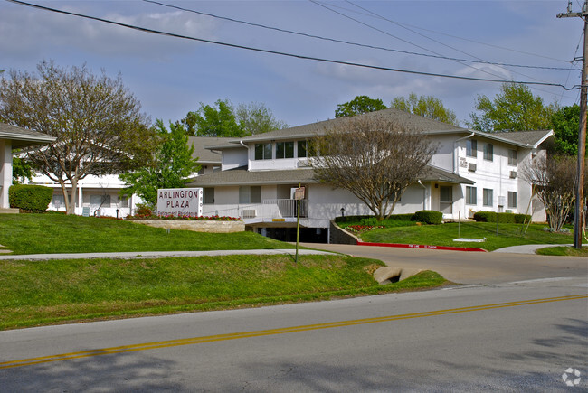 Foto del edificio - Arlington Plaza