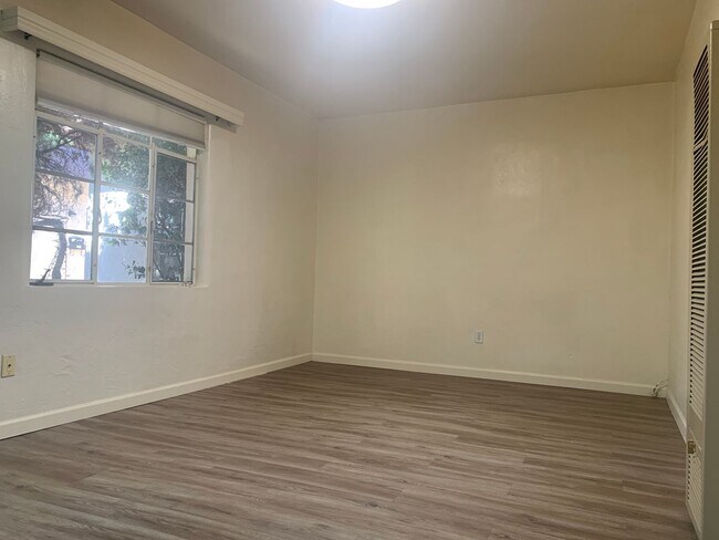 Foto del edificio - 533 Valencia Dr SE