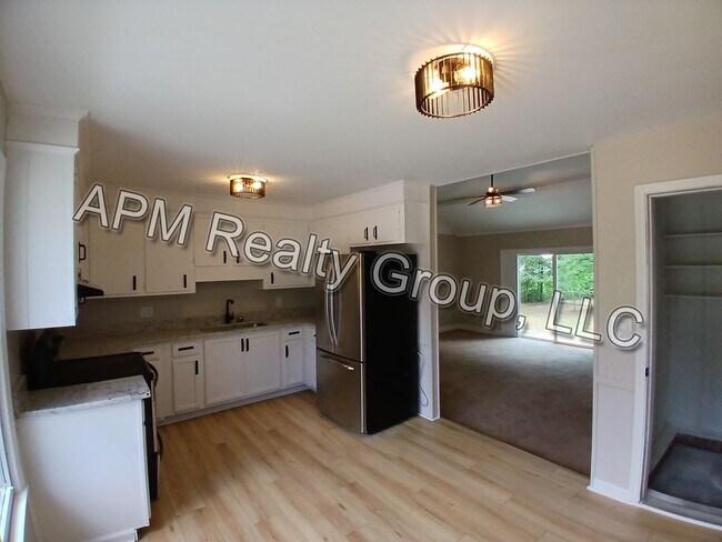 Foto del edificio - Newly Remodeled Home in Southeast Columbia