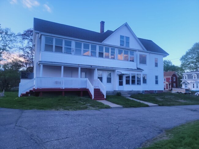 Foto del edificio - 80 Linden St