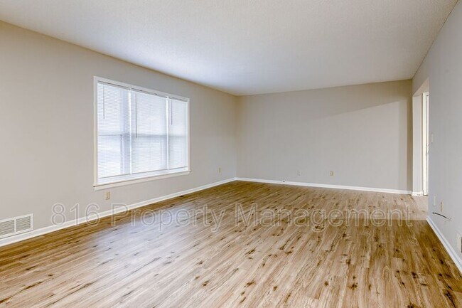 Foto del edificio - 8312 E 57th St