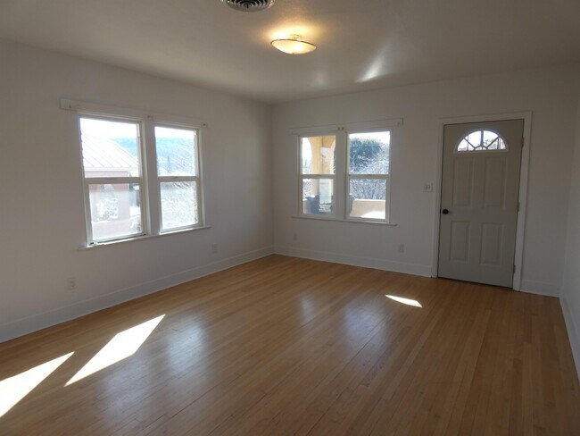 Building Photo - 612 Taylor St