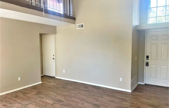 Foto del edificio - 4269 Hillcrest Dr