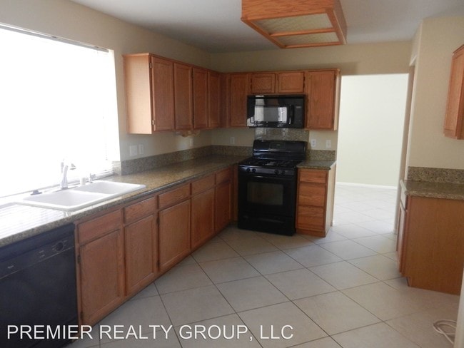 Building Photo - 2128 Blue Zenith Cir