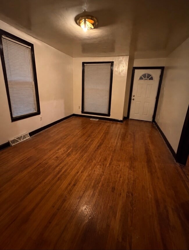Building Photo - 2512 N 35th St
