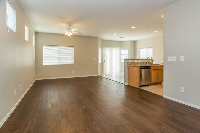 Foto del edificio - 3752 Hollycroft Dr