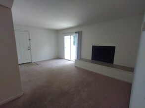 Building Photo - 600 Reusens Rd
