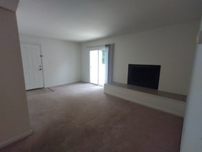 Building Photo - 600 Reusens Rd