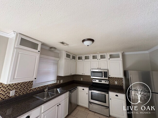 Foto del edificio - MOVE IN SPECIAL: $500 OFF 1ST FULL MONTH'S RENT!**