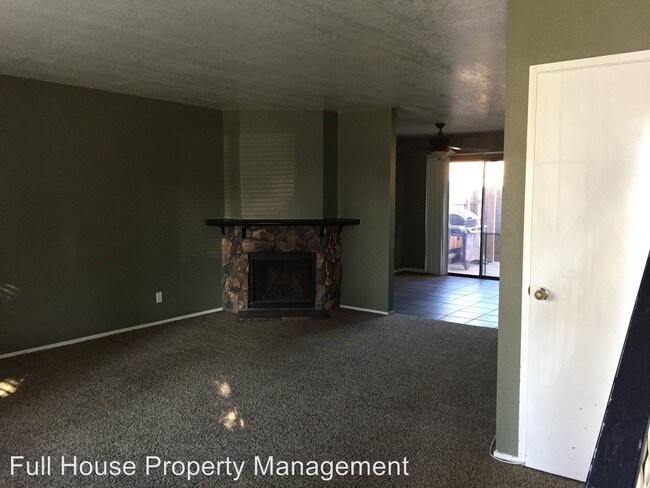 Building Photo - 2 br, 1.5 bath House - 340 Capitola #4