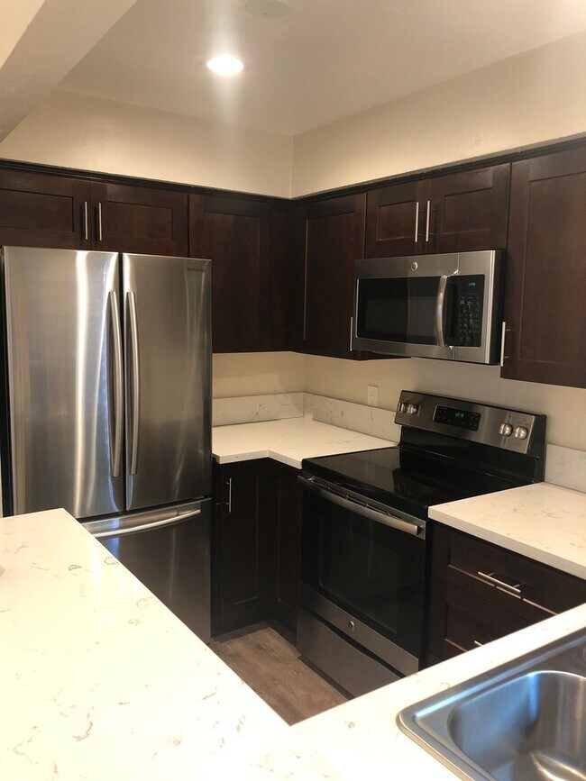 Building Photo - Completely Updated 1 Bedroom + Den, 1 Bath...