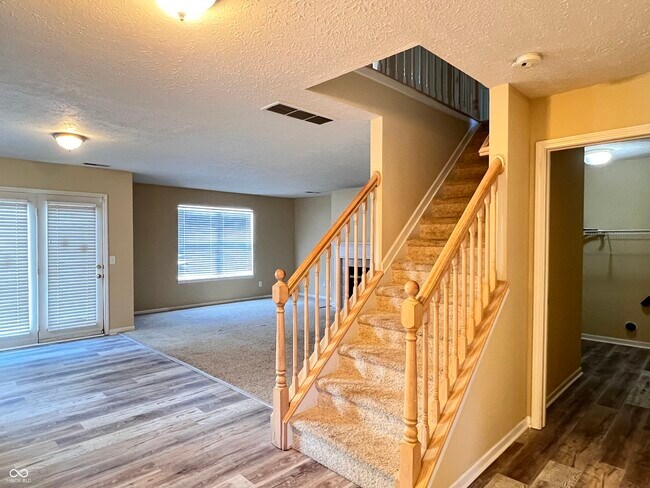 Building Photo - 5913 Sandalwood Dr