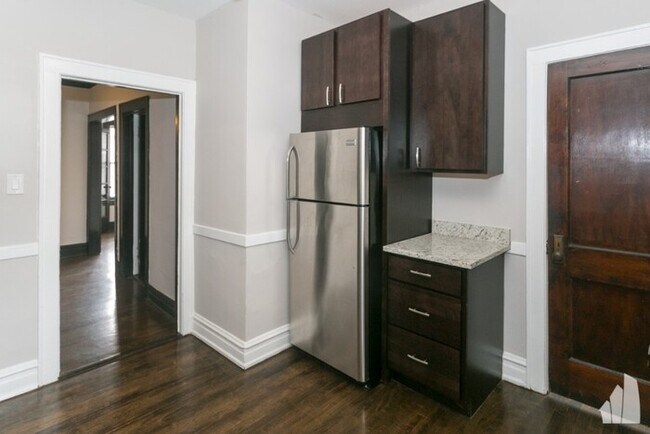 Foto del edificio - 3825 N Drake Ave