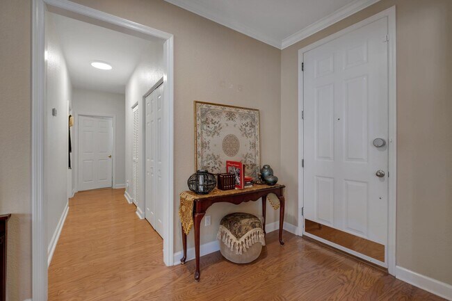 Foto del edificio - 2119 Fernleigh Dr