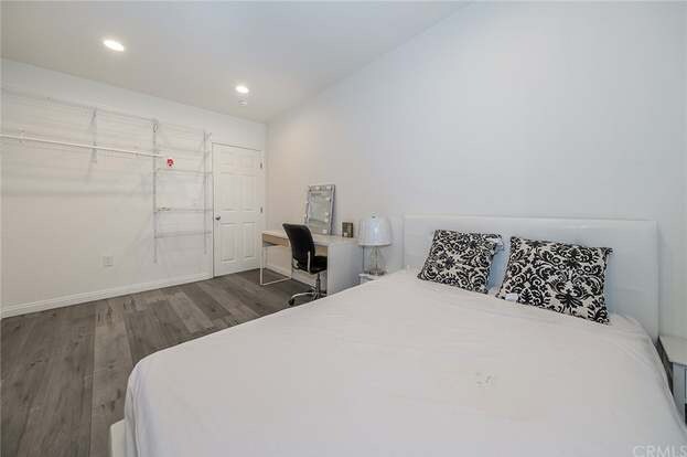 Building Photo - 4307 S Budlong Ave