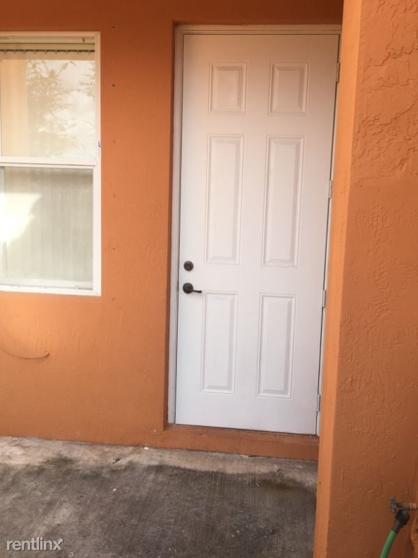 Building Photo - 1 br, 1 bath Apartment - 10838 SW 240 ST
