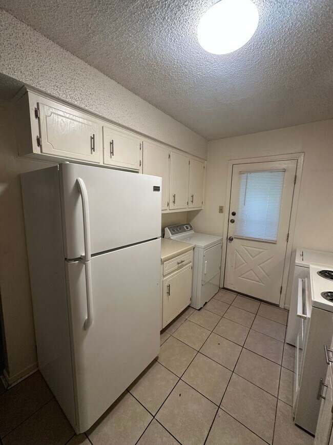 Building Photo - 3804 Charolais Dr