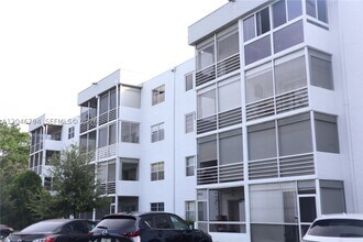 Building Photo - 3000 Sunrise Lakes Blvd