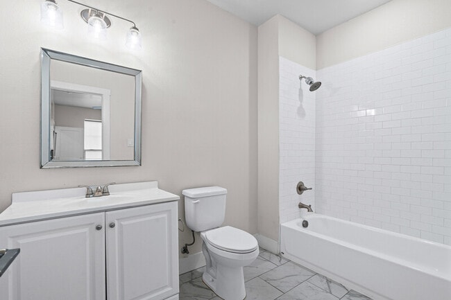 Photo - 2201 W Devitt St Townhome