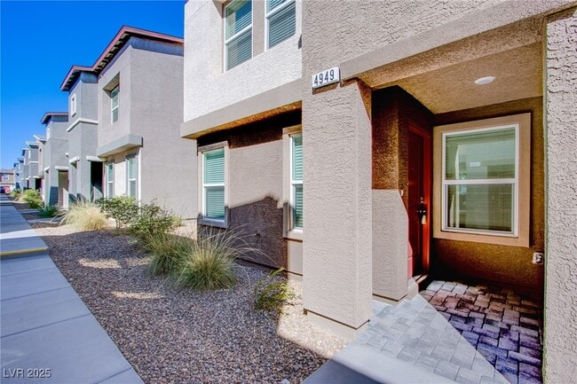 Foto del edificio - 4949 Fern Mesa Ave