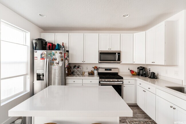 Foto del edificio - 3841 Kinglassie Ln