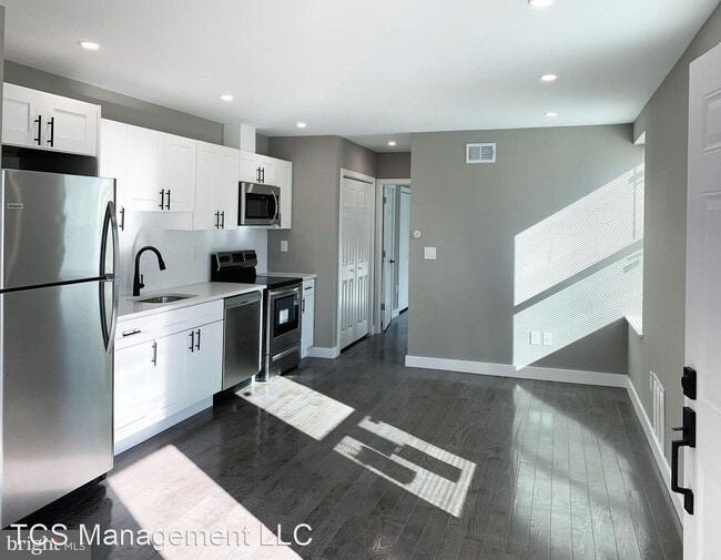 Building Photo - 3 br, 1.5 bath House - 1379 S 46th St Unit 2