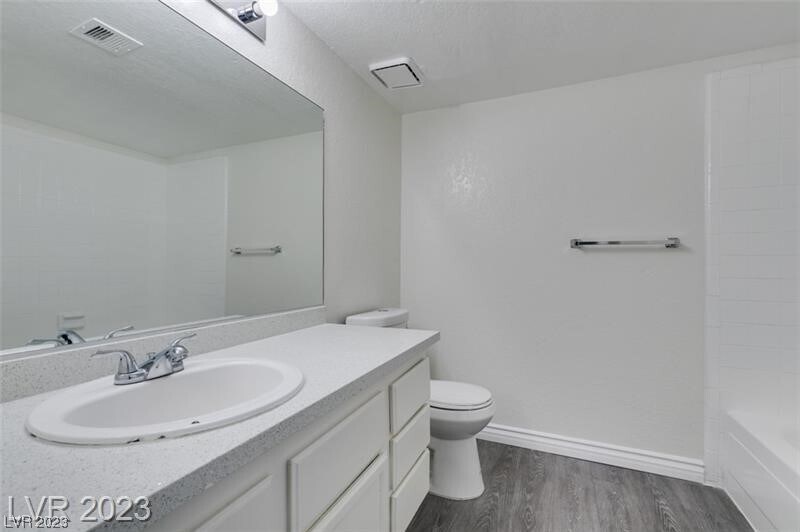 Primary Photo - 3790 Shirebrook Dr