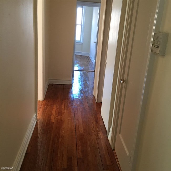 Building Photo - 868 50th St