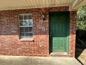 Building Photo - 504 N Cross St